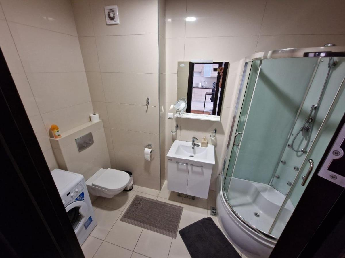 Aprtm86m 2bdr, 2bthr Apartment *