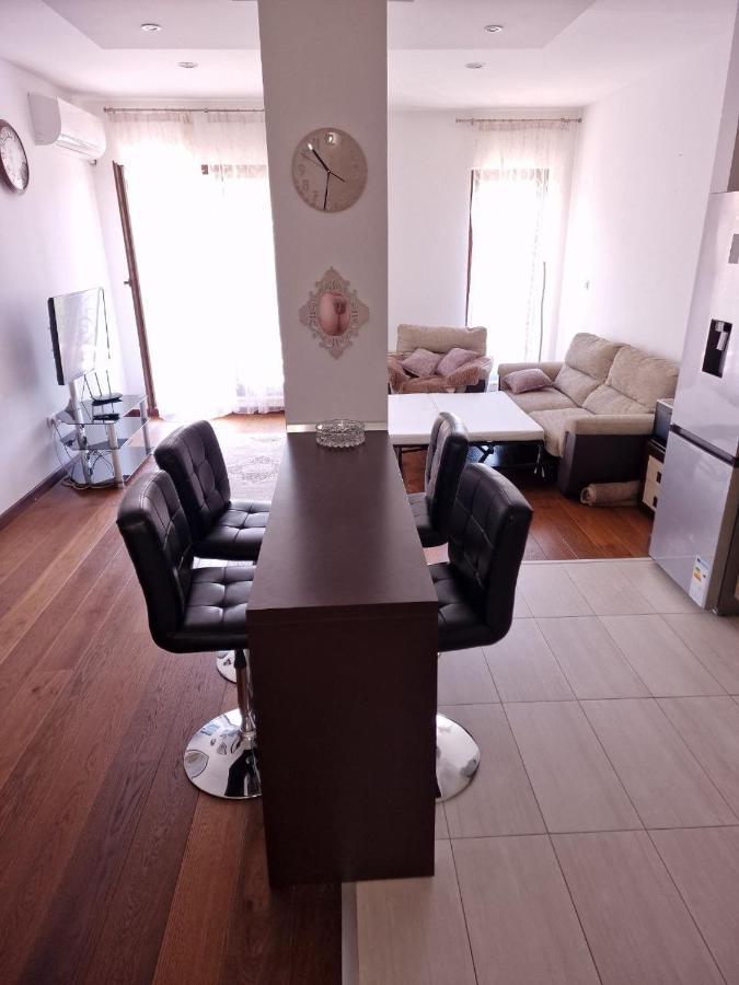 Aprtm86m 2bdr, 2bthr Apartment