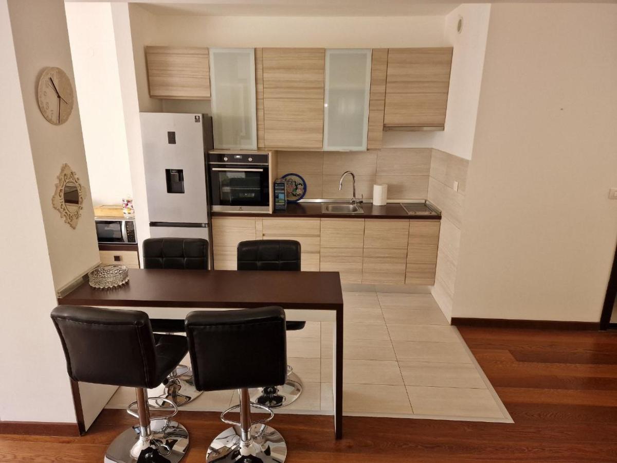 Aprtm86m 2bdr, 2bthr Apartment