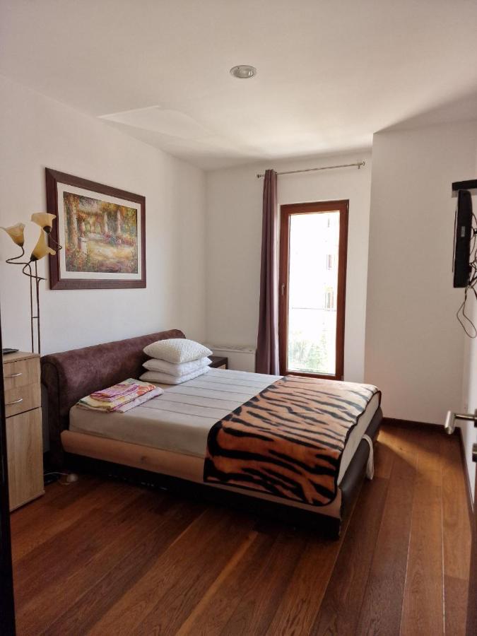 Apartment Aprtm86m 2bdr, 2bthr